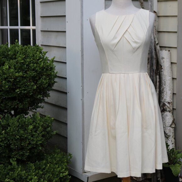 Ellen Tracy Cream Seersucker Pleated Bodice Sleeveless Full Skirt Dress Sz 4 - Picture 1 of 8